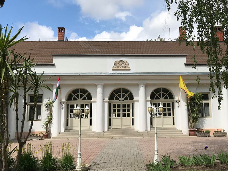 a Bárczay kúria épülete